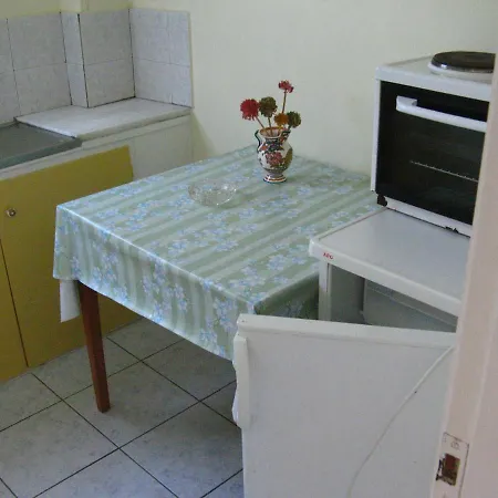 Eleni's Portokalia. Apartment Ormos (Andros)